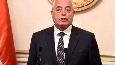 فودة يكرم العبسي لمساهمتها في نجاح ملتقى 