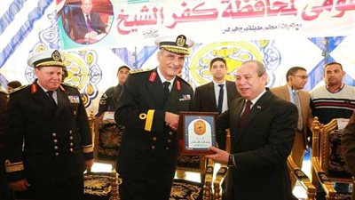كفرالشيخ تمنح درعها لقادة القوات البحرية