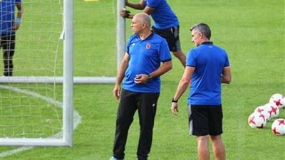 جلسة منفردة بين مدرب الأهلي ومحمد نجيب