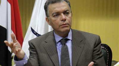 وزير النقل يفاجئ العاملين بالمترو