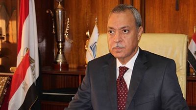 محافظ قنا يستعرض الموقف التنفيذي لمشروعات مياه الشرب والصرف الصحي بالمحافظة