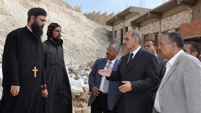 محافظ أسيوط يتفقد أعمال إزالة آثار الأمطار بدير الأمير تادرس الشطب بمنفلوط