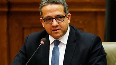 وزير الآثار يفتتح 