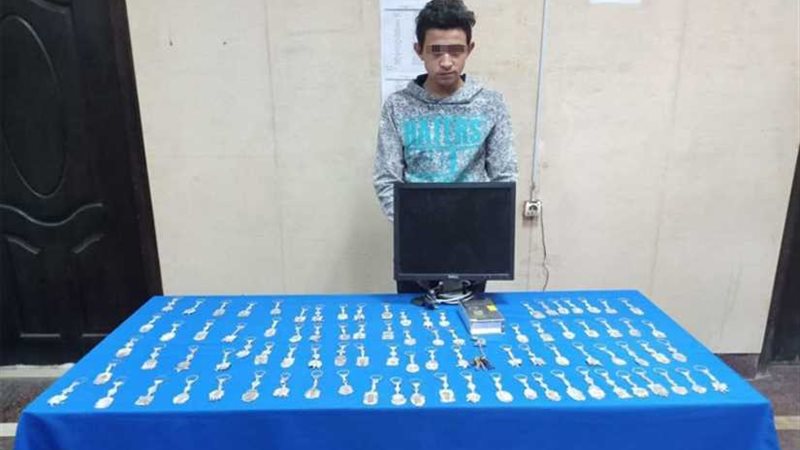 القبض على عامل سرق