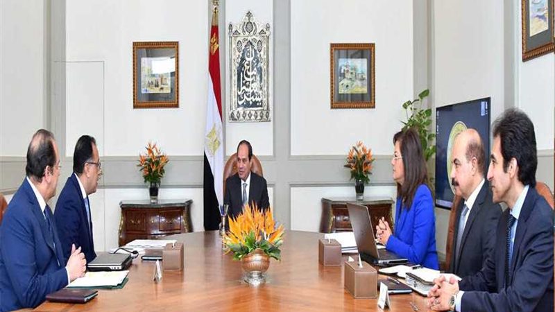 الرئيس السيسي يجتمع