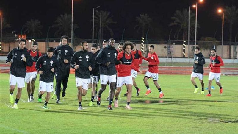 المنتخب الوطنى يؤدى