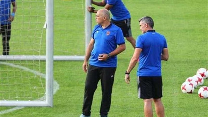 جلسة منفردة بين مدرب