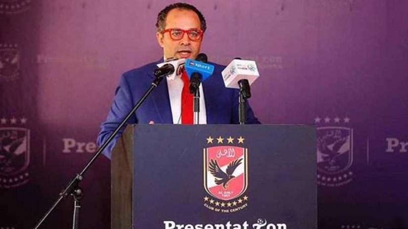 كامل يوقف مؤتمر الاستادات