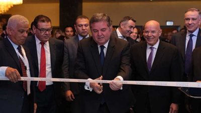 عرض خطة تطوير شركات الغزل والنسيج على مستثمرين صينيين