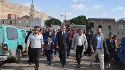 محافظ أسيوط يوجه بسرعة رفع آثار الأمطار بعزبة سعيد