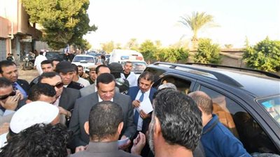 محافظ البحيرة فى جولة تفقدية بوادى النطرون