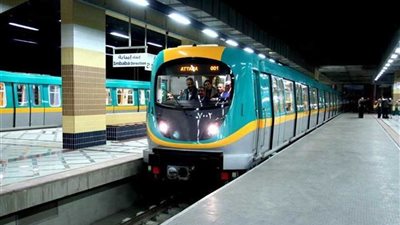 انتظام حركة المترو بعد سحب قطار معطل بمحطة جامعة القاهرة