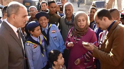 محافظ أسيوط يستجيب لسيدة استوقفته بساحل سليم.. 