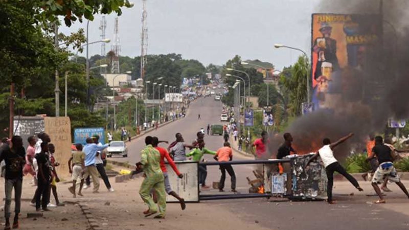 مقتل 12 جنديًا وإصابة