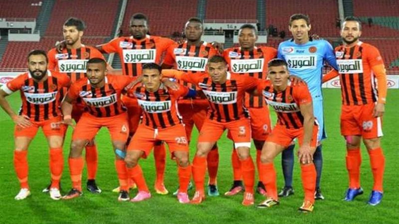 نهضة بركان يتوج بكأس