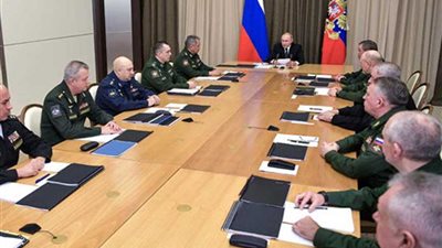 الحرب العالمية الثالثة: بوتين يستدعي قادة الحرب في روسيا وسط التوترات النووية الأمريكية