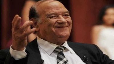 ماذا قال أحمد حلمي عن حسن حسني بعد بكائه في القاهرة السينمائي؟