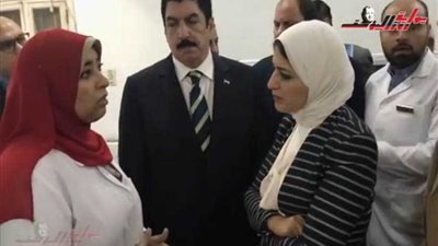 هالة زايد ومحافظ القليوبية يتفقدان مركز صحة سنديون 