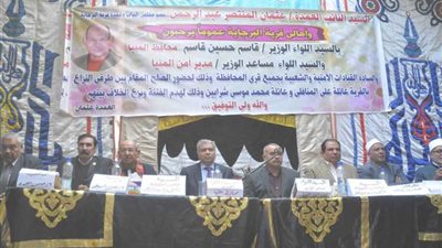 محافظ المنيا يشهد جلسة صلح بين عائلتين بقرية البرجاية