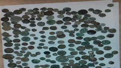 ضبط 620 عملة معدنية في مطار برج العرب