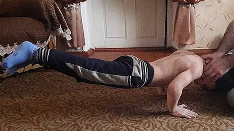 طفل شيشاني يقوم بـ4105