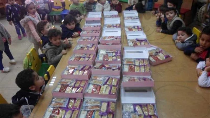 أطفال يحتفلون بحلول