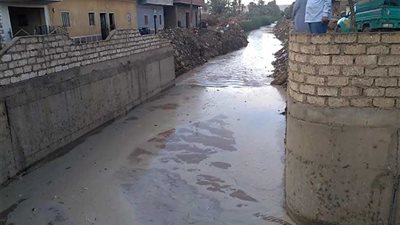 هطول أمطار غزيرة وجهود لفتح الشوارع والأنفاق في الغربية