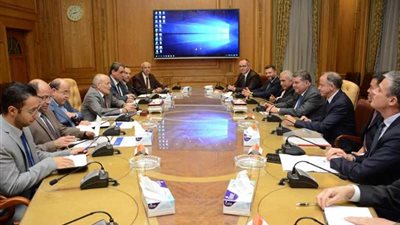 العصار وتوفيق يبحثان التعاون مع شركة صينية لتصنيع إطارات السيارات محلياً