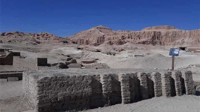 وزير الآثار يعلن تفاصيل اكتشاف مقبرتين أثريتين في عساسيف 