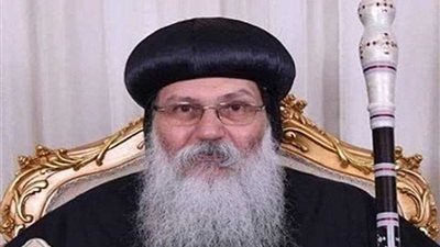 وصول المتهمين بقتل الأنبا إبيفانوس لمحكمة إيتاي البارود