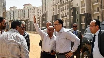 رئيس الوزراء يتفقد الأعمال بالأحياء 