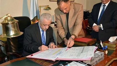 وزير التربية والتعليم يعتمد جدول امتحانات الصف الأول الثانوي