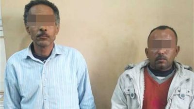 ضبط عاملين ينقبان عن الآثار في الدرب الأحمر