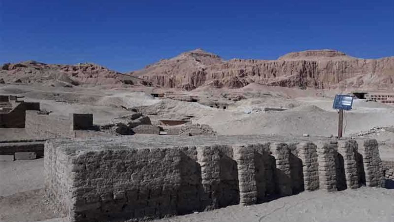 وزير الآثار يعلن