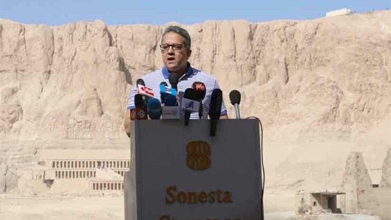 فتح أول مقبرة على