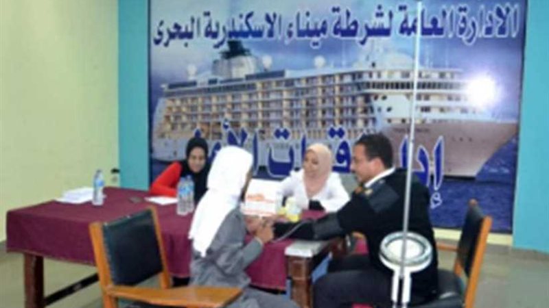 قافلة طبية لفحص العاملين
