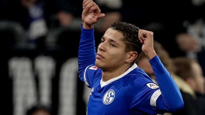 شالكه يحقق فوزا كبيرا