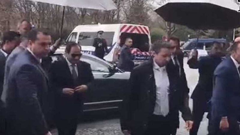 لحظة وصول الرئيس