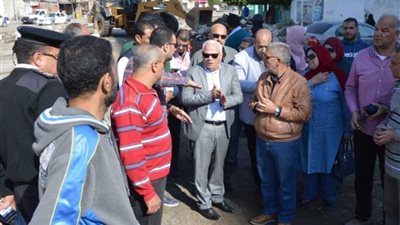 محافظ بورسعيد يتفقد أعمال رفع كفاءة شارع نهضة مصر