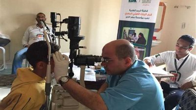 مصر الخير تفحص عيون 602 حالة بالمنيا بقافلة علاجية