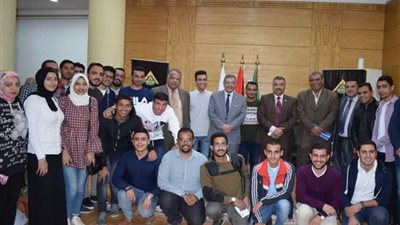 رئيس جامعة بنها يلتقي اتحاد الطلاب