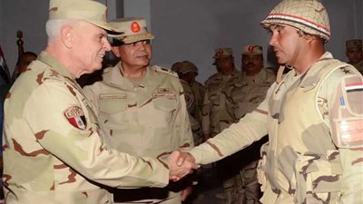 رئيس الأركان يشهد تدريبًا تكتيكيًا لإحدى الوحدات بالجيش الثاني