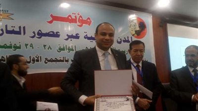 حصول فياض على جائزة النعيم من اتحاد المؤرخين العرب