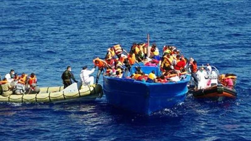 إنقاذ 27 مهاجرًا