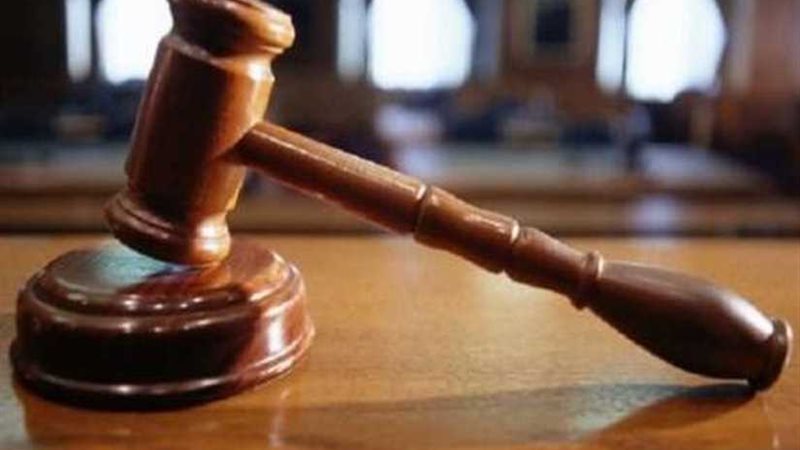 غدا الحكم بطعن عائلة