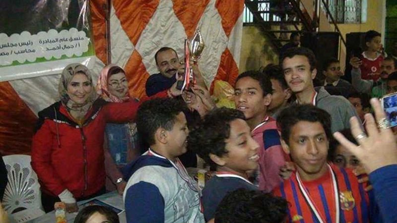 بمشاركة 15 فريقا..