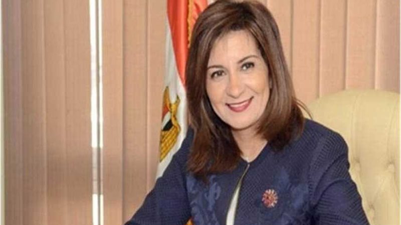 وزيرة الهجرة تبحث