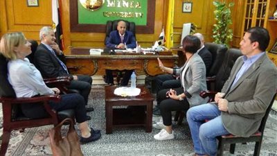 رئيس جامعة المنيا يستقبل الأديب النمساوي