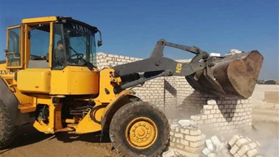 إزالة 8 حالات تعدٍّ علي الأراضي الزراعية بـ”السادات“