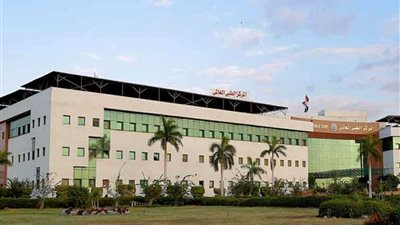 خبراء فى جراحة القدم والجهاز الهضمى بالمركز الطبى العالمى